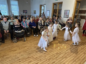 VÁNOČNÍ VYSTOUPENÍ ZŠ ŽITOMÍŘSKÁ A RC KOSTIČKA