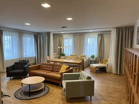 NOVÁ  SPOLEČENSKÁ  MÍSTNOST