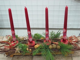 ADVENTNÍ SVÍCNY A VĚNCE