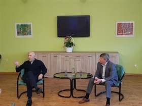 KŘESLO PRO HOSTA - PETR NÁROŽNÝ